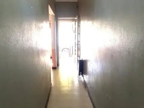 Casa 5 ambientes con 1 baño