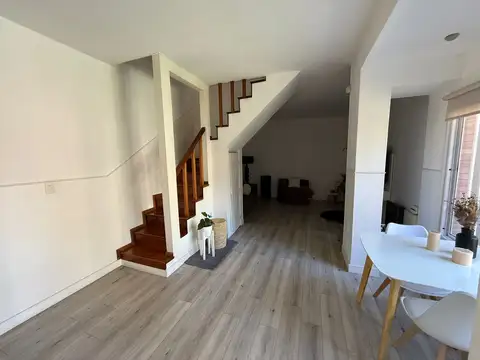 Unico PH 5 Ambientes En Pleno Corazon de Villa de Devoto,  con Cochera, Jardin y Pileta