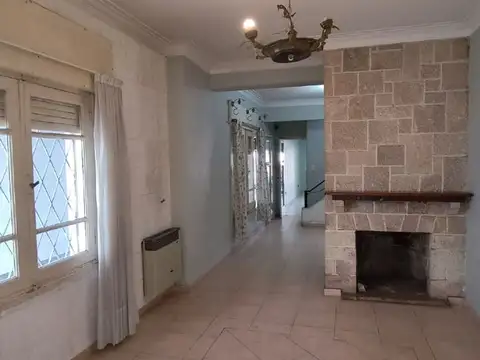Casa 12 ambientes con 4 baños