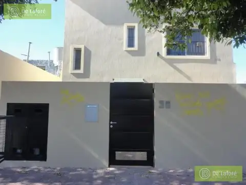 ALQUILER - Departamento de 2 ambientes en Planta Alta, muy luminoso en Beccar, sin expensas!
