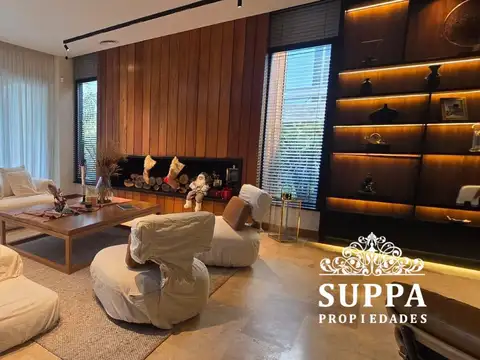 Hermosa Casa con Ascensor en Albanueva 4 Dormitorios más Playroom