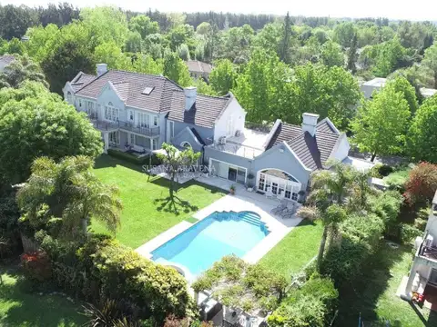 Casa en Venta con 6 cocheras