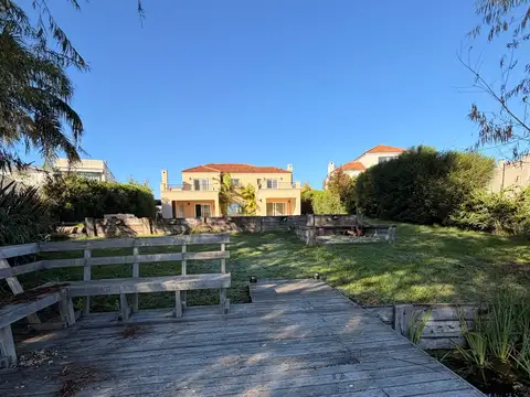 Casa en Alquiler en Villanueva, USD 3.200