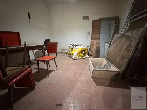 LOCAL COMERCIAL (2) +VIVIENDA 2 AMBIENTES+ AREO+ FONDO LIBRE