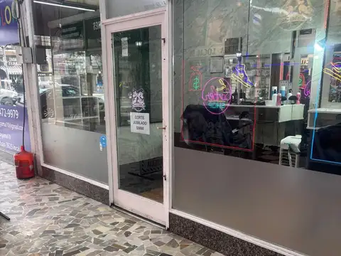 VENTA LOCAL CON RENTA BOEDO EN GALERIA COMERCIAL