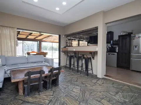Casa en Venta con 2 cocheras