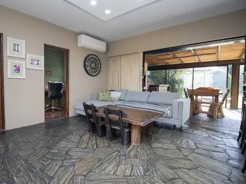 Casa 7 ambientes con 4 baños