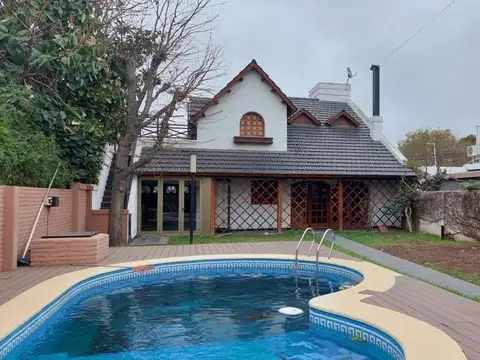 Venta | Casa | 3 Dormitorios | Pileta | Capitan Bermudez | Barrio Centro