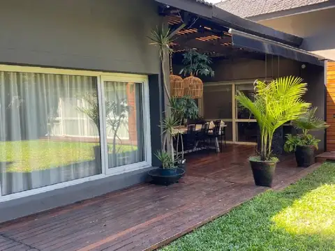 Casa en Venta con 1 cochera