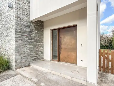Casa 5 ambientes con 2 baños