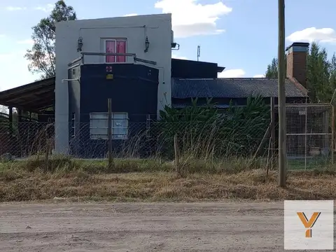 Casa en venta - 3 Dormitorios 2 Baños - Presidente Perón