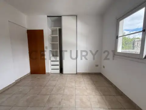 Dúplex cómodo y luminoso en lote compartido, Turdera