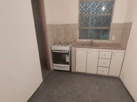 Depto 2 Ambientes. Servicios luz y gas Incluidos. Sin Expensas