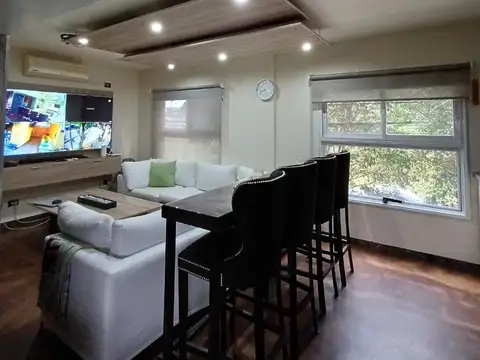 Casa en Venta con 3 cocheras