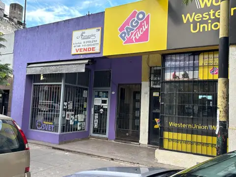 Venta 2 Locales sobre Av. Escalada con gran fondo libre, Villa Lugano