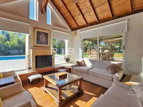 Importante propiedad sobre 2000 m2 con 5 dormitorios