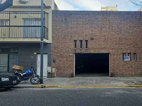 Cochera grande en venta
