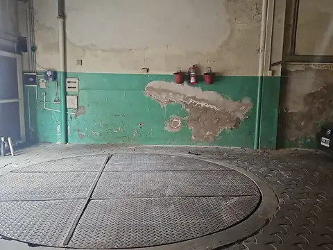 Cochera grande en venta