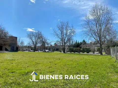 Los Cardales, Cardales village