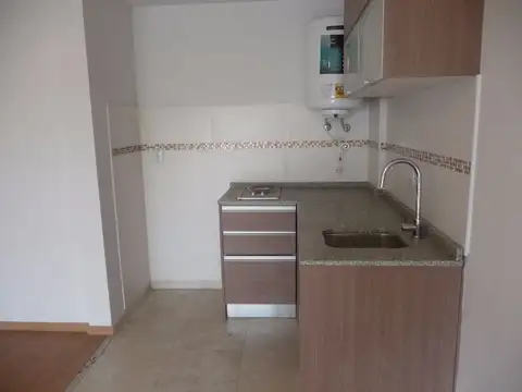 Excelente y amplio monoambiente apto profesional al frente con balcón terraza de categoria