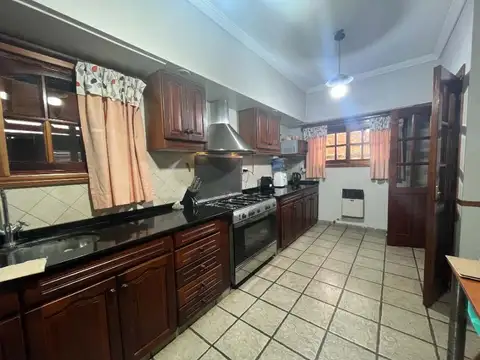Calle 162 y 64, Guillermo E.  Hudson 6300