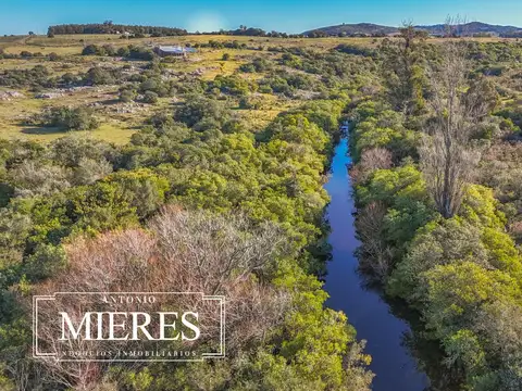 Chacra de 29ha  con casa  y arroyo en Maldonado