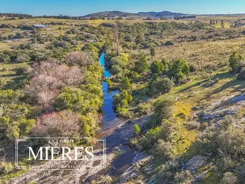 Chacra de 29ha  con casa  y arroyo en Maldonado