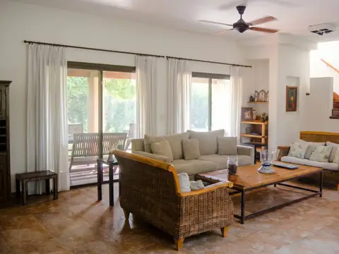 Casa 5 ambientes con 4 baños