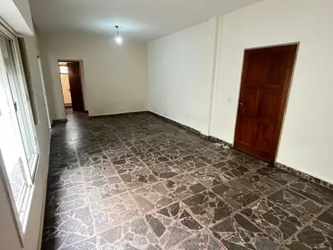 HERMOSO Y GIGANTE PH DE 3 AMBIENTES PISO UNICO AL FRENTE CON BALCON Y PATIO