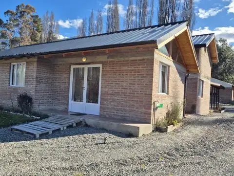 (064) Lago Puelo | Casa y Galpón de 216 m² sobre Ruta 16 con frente comercial directo