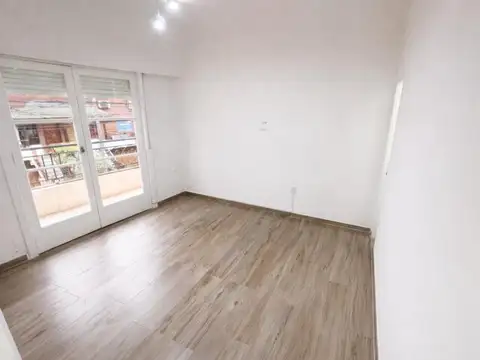 Departamento 3 ambientes con balcon en Flores