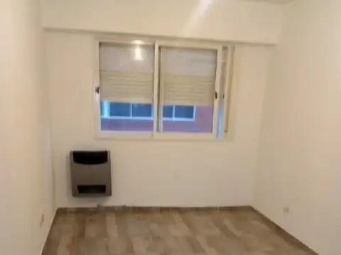 Dos ambientes con lavadero integrado luminoso