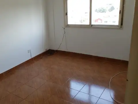 Departamento en Alquiler en Caseros, $ 900.000
