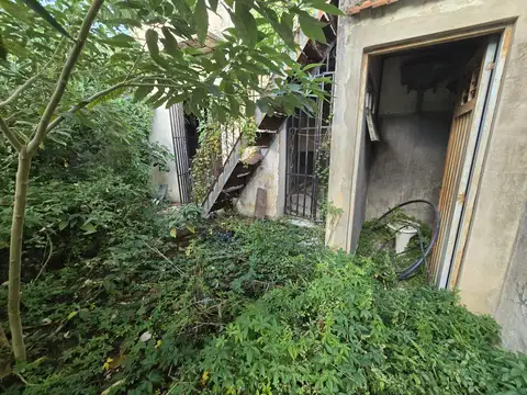 Avenida Hipólito Yrigoyen 6400, Piso PB