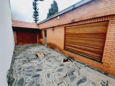 Casa en Venta con 4 cocheras