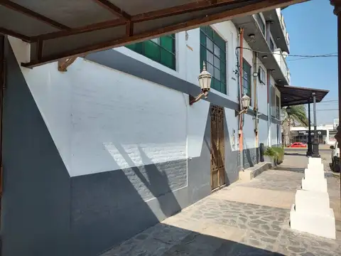 VENTA EDIFICIO ESQUINA  EZEIZA PB Y DOS PISOS