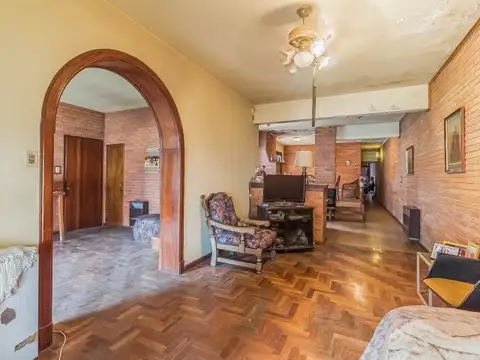 Casa en Venta con 3 cocheras