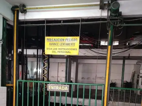 EXCELENTE COCHERA CUBIERTA EN PISO ALTO-AUTOMATIZADO-SIN DEJ