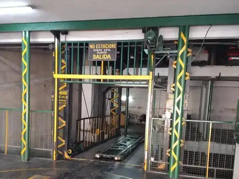 EXCELENTE COCHERA CUBIERTA EN PISO ALTO-AUTOMATIZADO-SIN DEJ