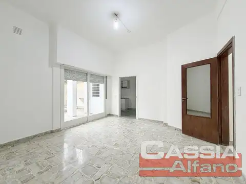 Depto Tipo Casa en Alquiler en Banfield, $ 900.000