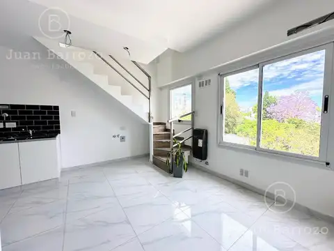 Venta Departamento monoambiente con terraza propia. Banfield Este