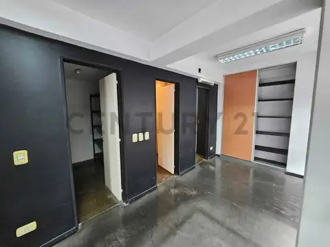 12 y 47 700, Piso 1