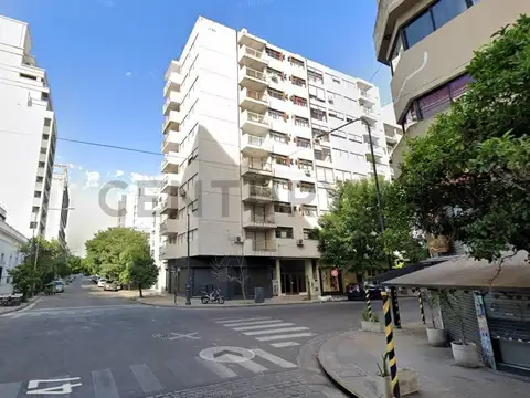 VENTA 12 Y 47. OFICINA CON BALCON AL FRENTE