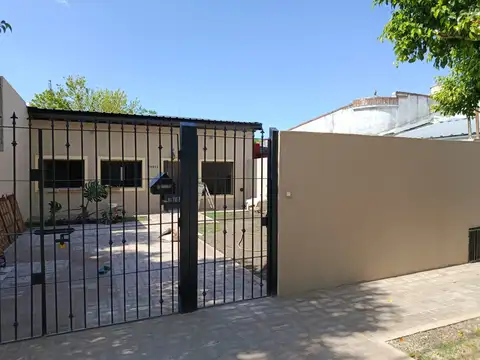 Casa en alquiler en Castelar Sur