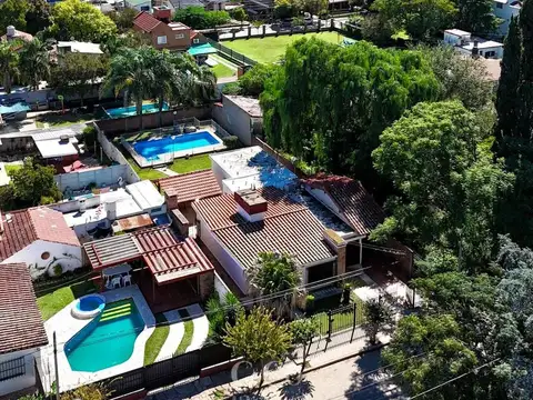 Casa 7 ambientes con 2 baños
