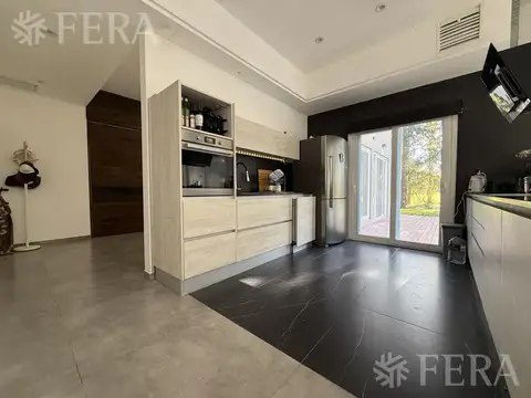 Casa 4 ambientes con 3 baños