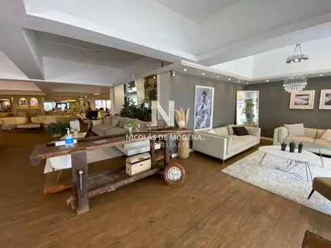 Excelente local comercial proximo al Puerto