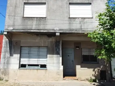 NUEVO VALOR! Casa sobre importante lote de 375 m2