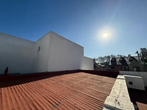 Pasaje Rumania 2700, Piso pb