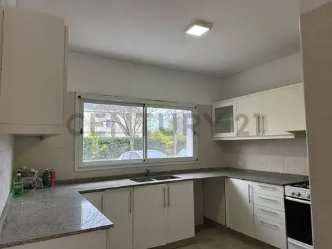 Casa en Alquiler de 3 dormitorios